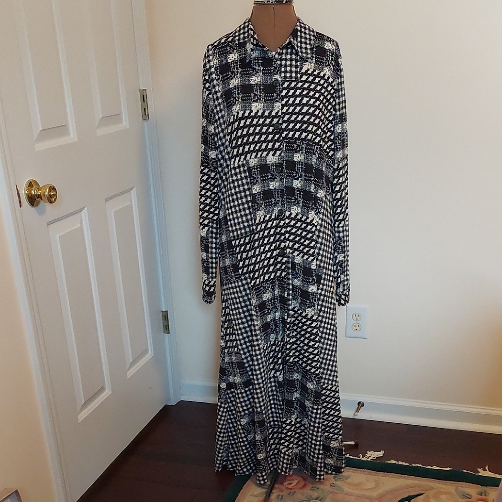 Elegant Black and White Checkered Maxi Dress